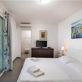 Luxury 6 Bedroom Seafront Villa with pool and Separate Apartment along Secluded Beach near Hvar Town, Sleeps 10-12